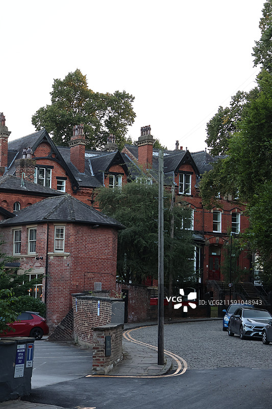 英国利兹LEEDS利兹大学市中心纺织学院张国荣雕像图片素材