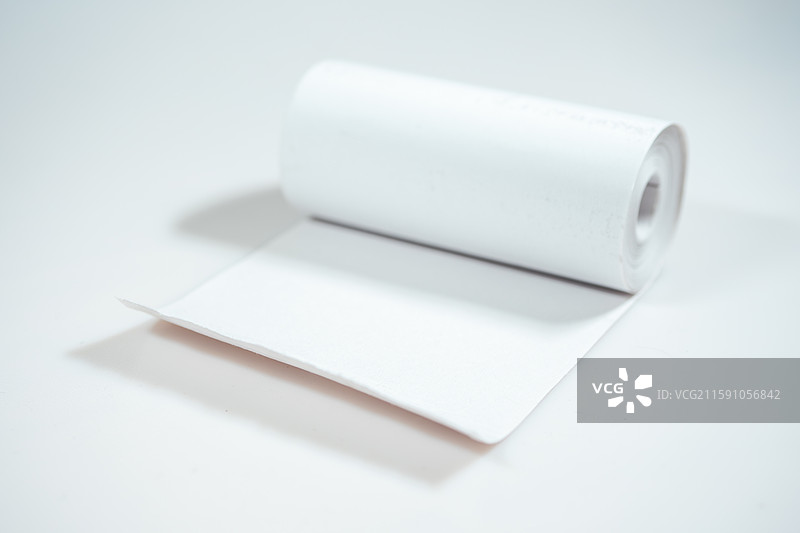 热敏纸又被称为热敏传真纸、热敏记录纸、热敏复印纸，热敏纸是一种加工纸，具有“热敏涂料”（热敏变色层）图片素材