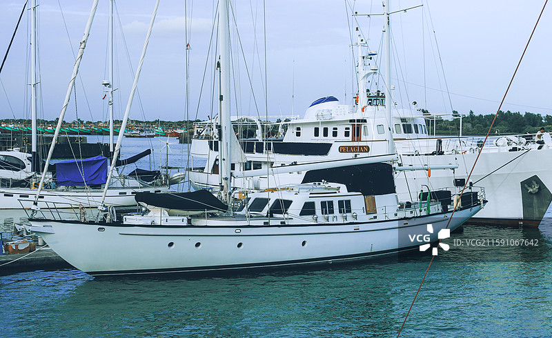 蓝梦岛出海船只图片素材