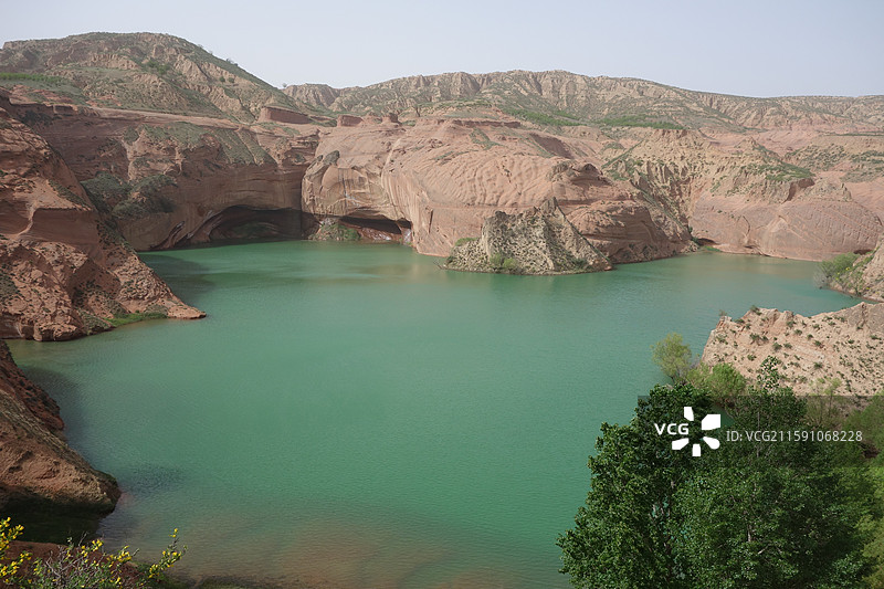 陕西省陕北榆林市靖边县龙洲乡闫家寨：靖边波浪谷红砂岩龙洲丹霞水上丹霞图片素材