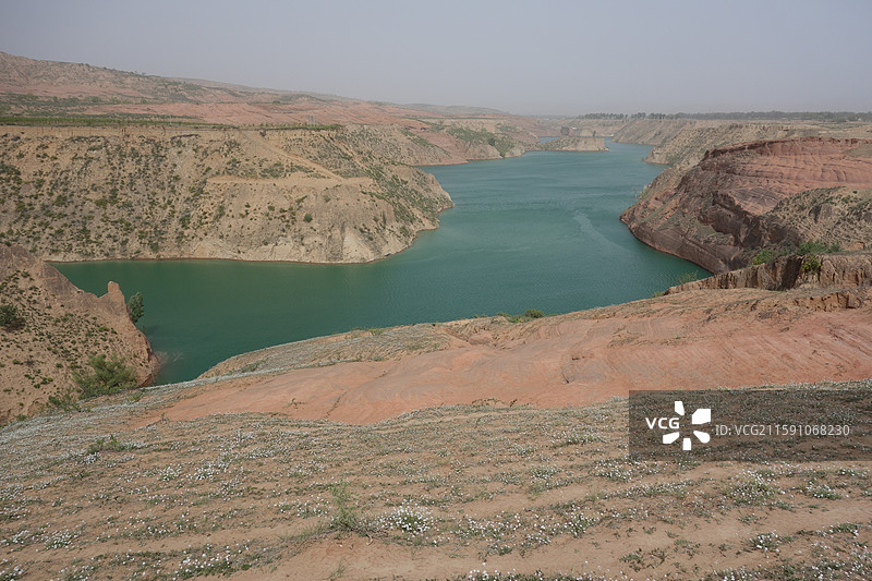 陕西省陕北榆林市靖边县龙洲乡闫家寨：靖边波浪谷红砂岩龙洲丹霞水上丹霞图片素材