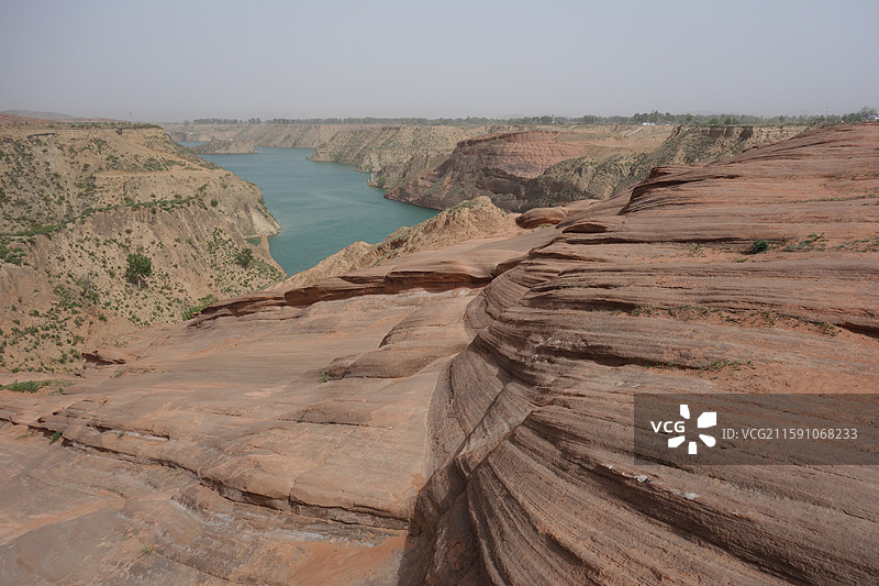 陕西省陕北榆林市靖边县龙洲乡闫家寨：靖边波浪谷红砂岩龙洲丹霞水上丹霞图片素材