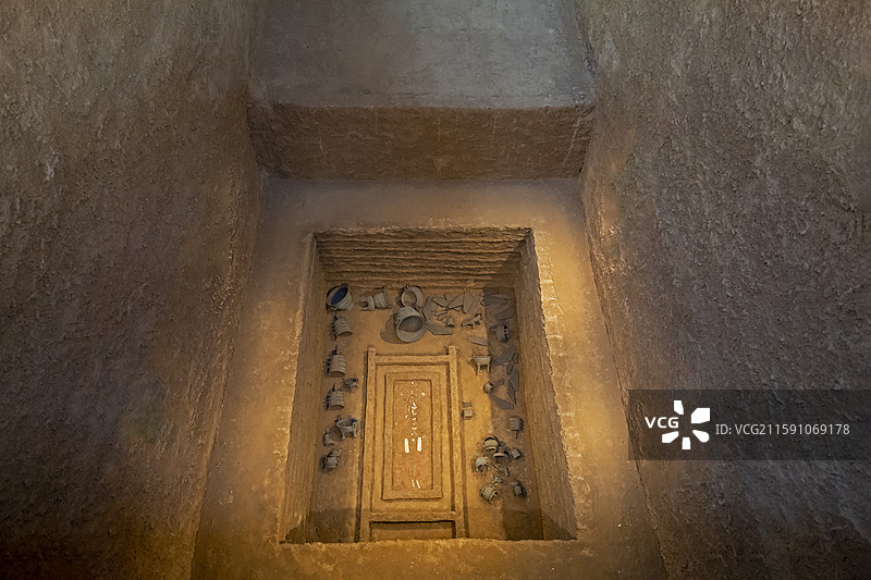 晋国博物馆：晋靖侯墓（晋国第五代国君，在位时间：公元前851—公元前841年，发掘时间：1994年）图片素材