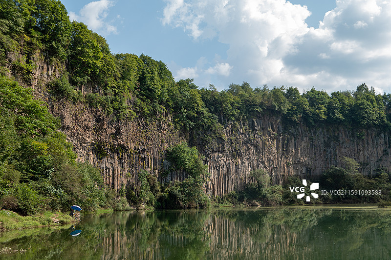 宽甸黄椅山玄武湖景区玄武岩柱林图片素材