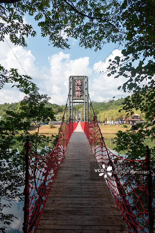 宽甸黄椅山玄武湖景区鸿运桥图片素材