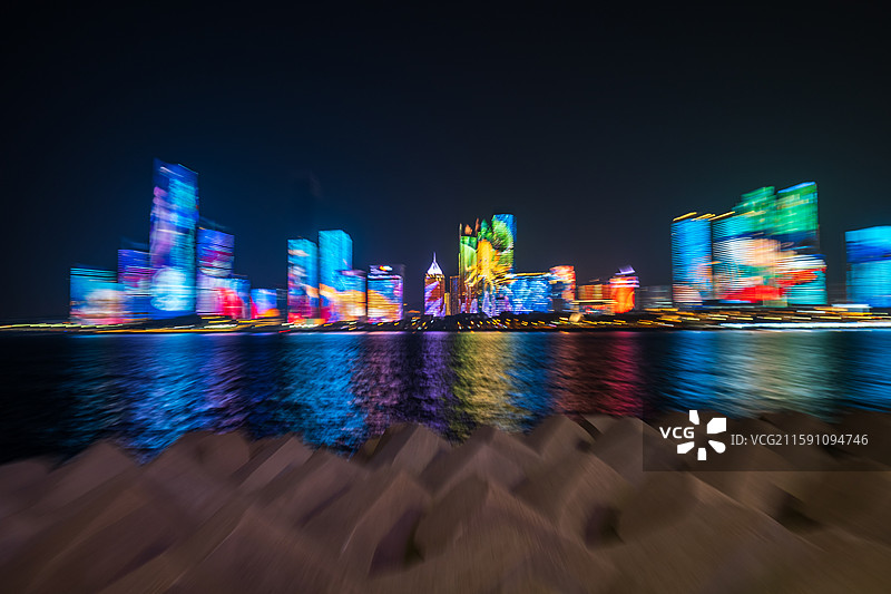 山东青岛CBD建筑夜景灯光秀图片素材