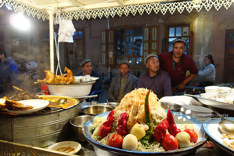 新疆喀什噶尔古城喀什古城喀什老城喀什夜市夜生活图片素材