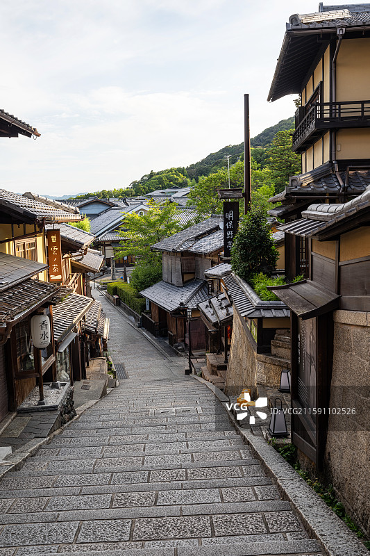 夏季京都三年坂石板坡道街景图片素材