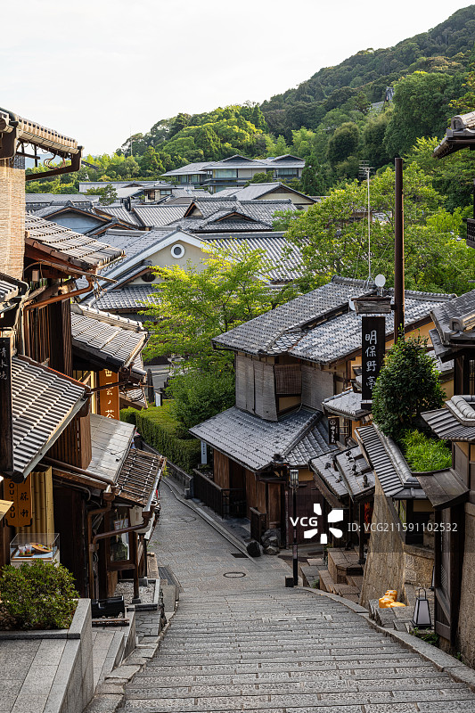 夏季京都三年坂石板坡道街景图片素材
