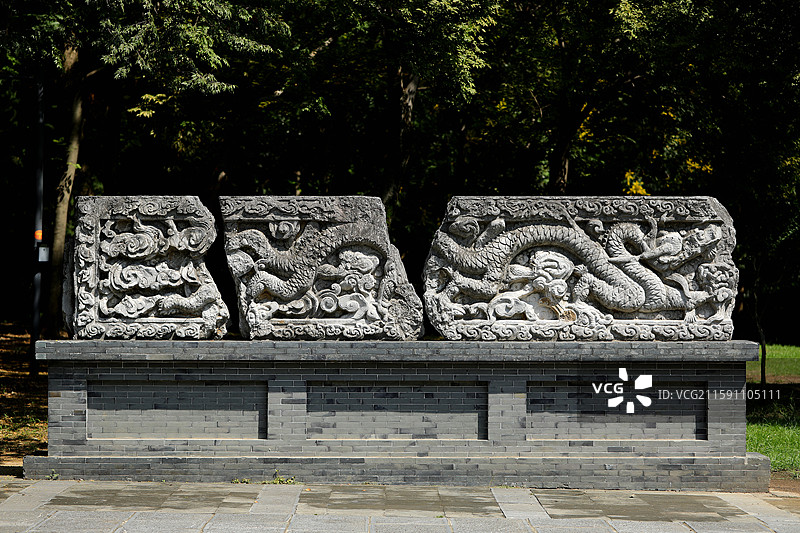 南京下马坊遗址公园的龙纹石雕构件图片素材