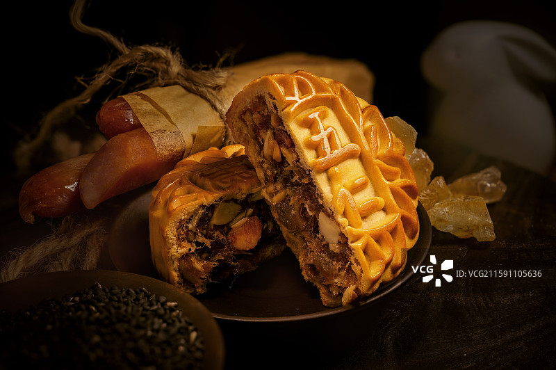 火腿五仁月饼 传统广式月饼图片素材