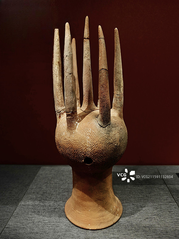 七柱镂孔器 新石器时代 龙山文化 安徽蒙城尉迟寺遗址出土 中国考古博物馆藏图片素材