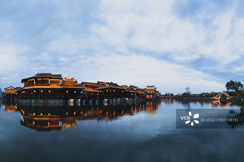 李庄月亮田蓝调时刻图片素材