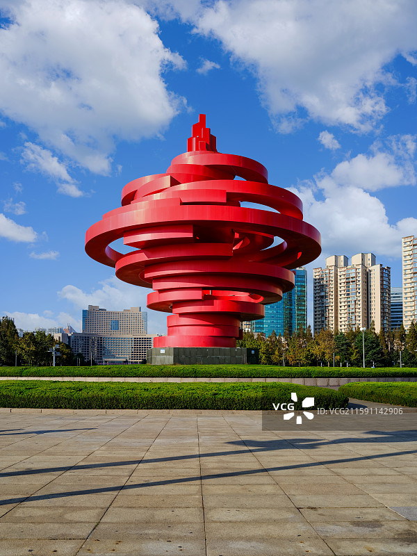 山东青岛五四广场标志性建筑-《五月的风》雕塑图片素材