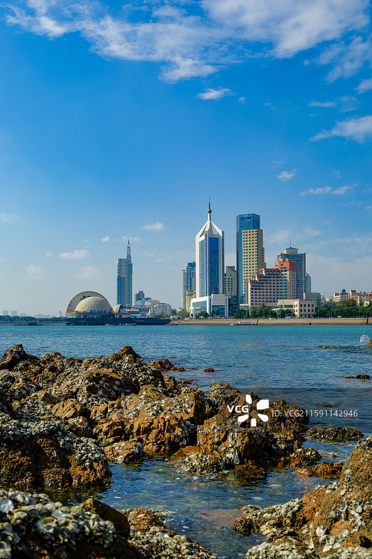 山东青岛海洋城市天际线图片素材