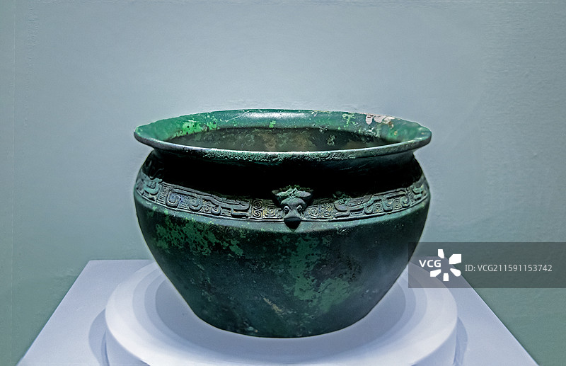 山西省临汾市博物馆“晋霸春秋”：凤鸟纹铜盆【西周，翼城县大河口墓地出土】图片素材