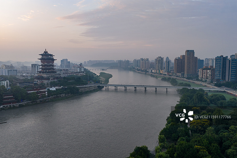 四川省绵阳市城市地标越王楼，航拍风景图片图片素材