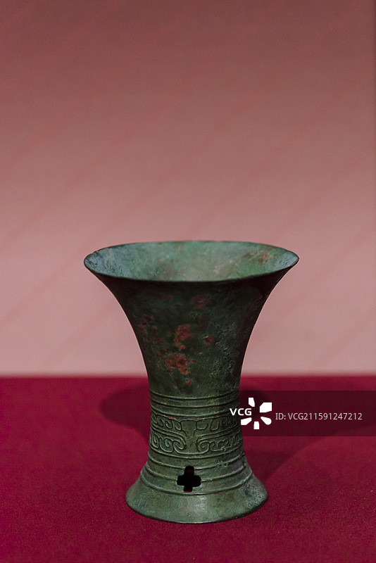 夔纹铜觚 商代 城固龙头镇龙头村出土 城固县张骞纪念馆 北京通州大运河博物馆“看见殷商”特展图片素材