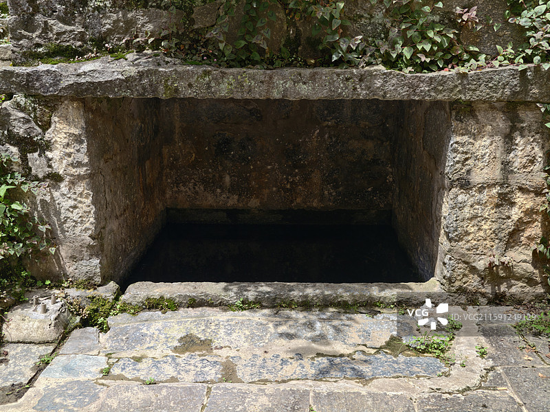 大理凤阳邑茶马古道上的双子井之右井图片素材