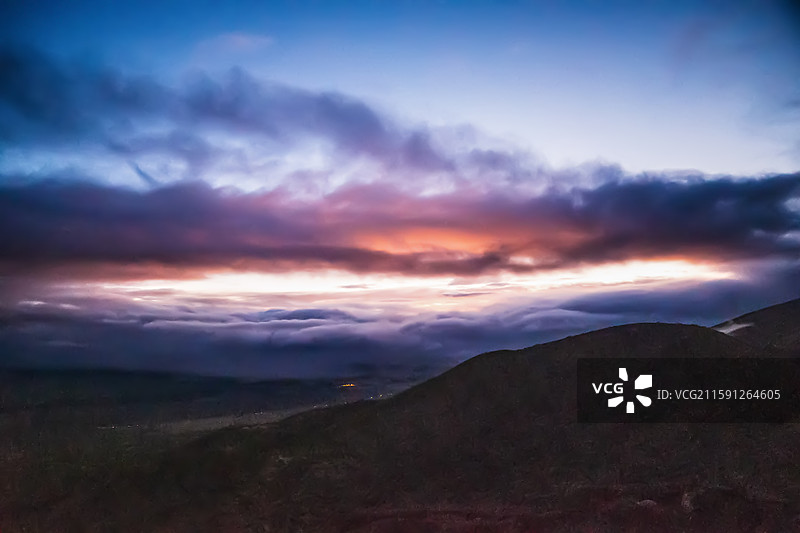 夏威夷天文台山日落时的壮观天空景色图片素材