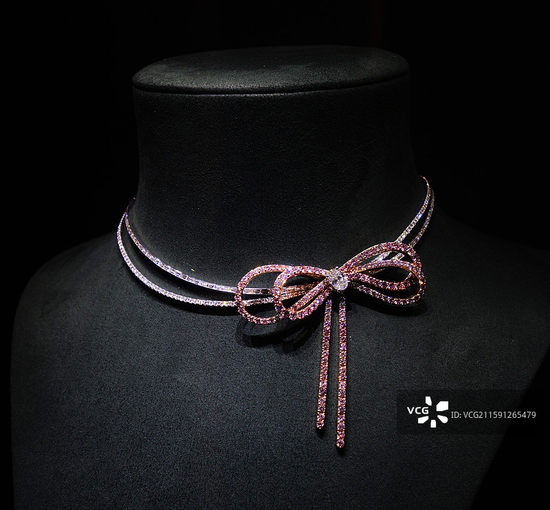 Graff格拉夫Tilda's Bow系列粉红钻和白钻项链图片素材