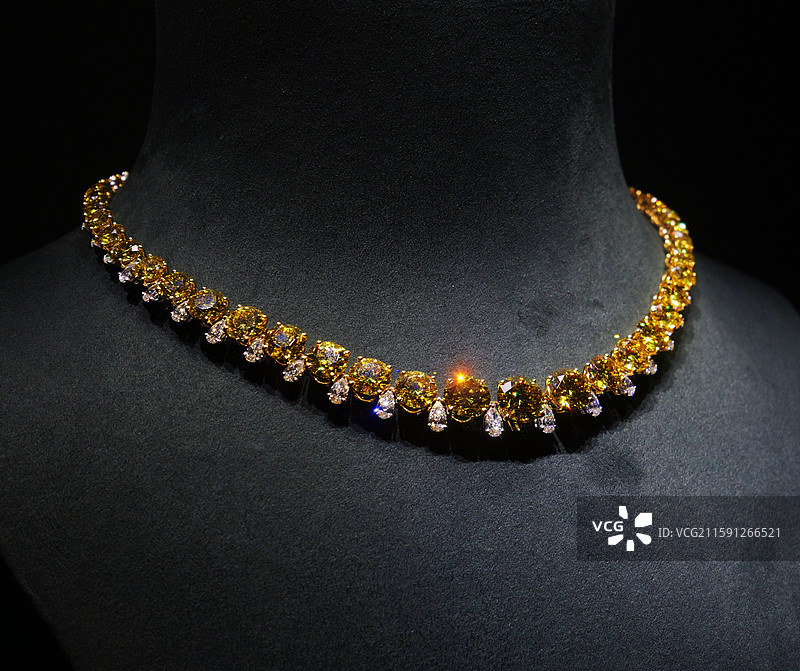 Graff格拉夫Tribal系列艳彩和深彩黄钻和白钻项链图片素材