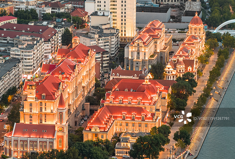 中国天津海河边的原奥匈帝国租界夜景航拍图图片素材
