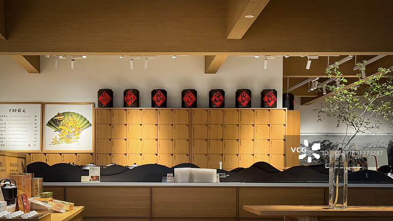 木制茶柜和茶叶罐_茶文化中式图片素材