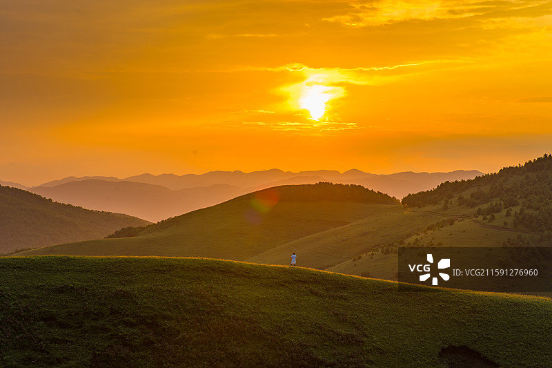 寻甸巨石阵高山草场的夏天图片素材