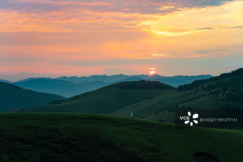 寻甸巨石阵高山草场的夏天图片素材