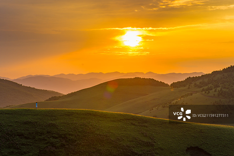 寻甸巨石阵高山草场的夏天图片素材