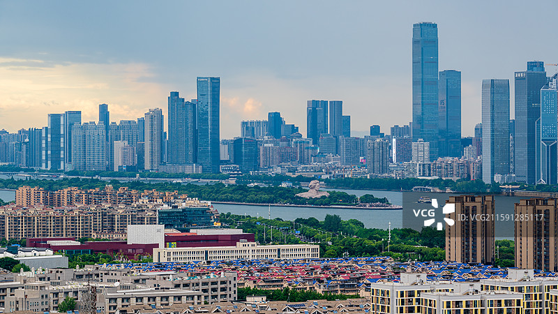 湖南省长沙市岳麓区桔子洲，毛泽东青年艺术雕塑，指点江山，杜甫江阁，问天台天际线图片素材