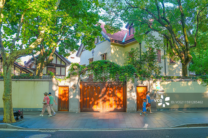 上海梧桐树夏天 武康路 街景 城市漫步 优秀历史建筑 老洋房 旅行目的地 城市漫步 衡复风貌保护区图片素材