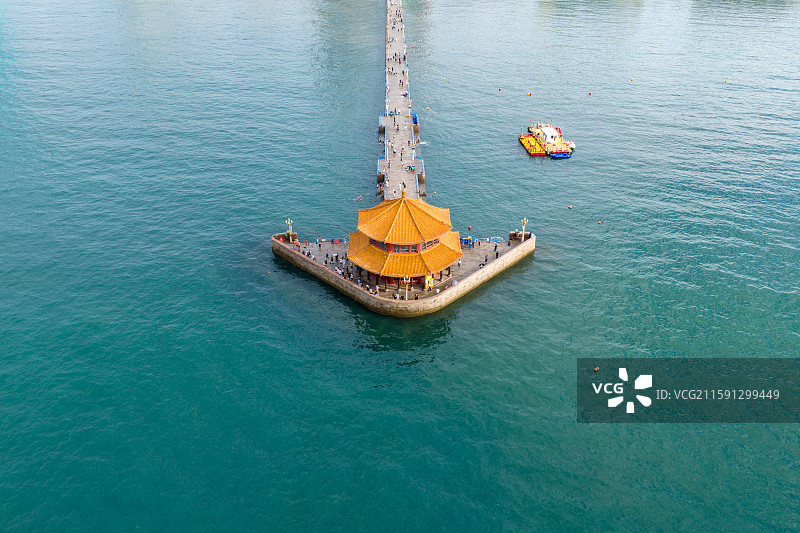 山东省青岛市地标性建筑栈桥城市建筑风光图片素材