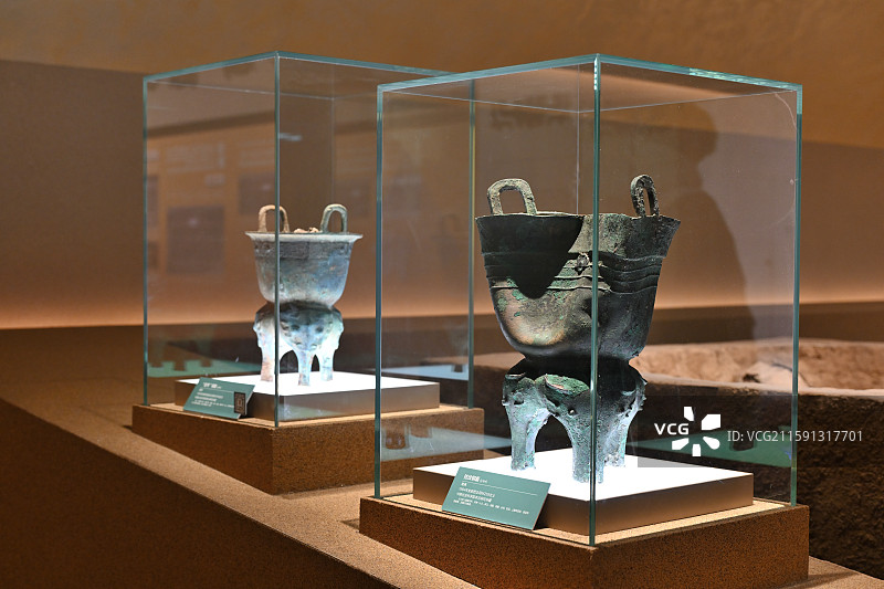 弦纹铜甗，晚商，1984年安阳西北冈M259出土，青铜器，商文明，殷墟博物馆，河南安阳图片素材