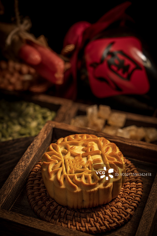 火腿五仁月饼 传统广式月饼图片素材