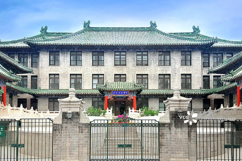 北京王府井旁的中西合璧式建筑北京协和医院主楼图片素材
