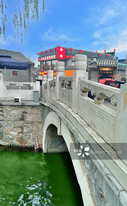 北京什刹海旁的银锭桥图片素材