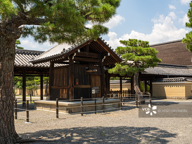 建仁寺夏季木结构侧殿图片素材