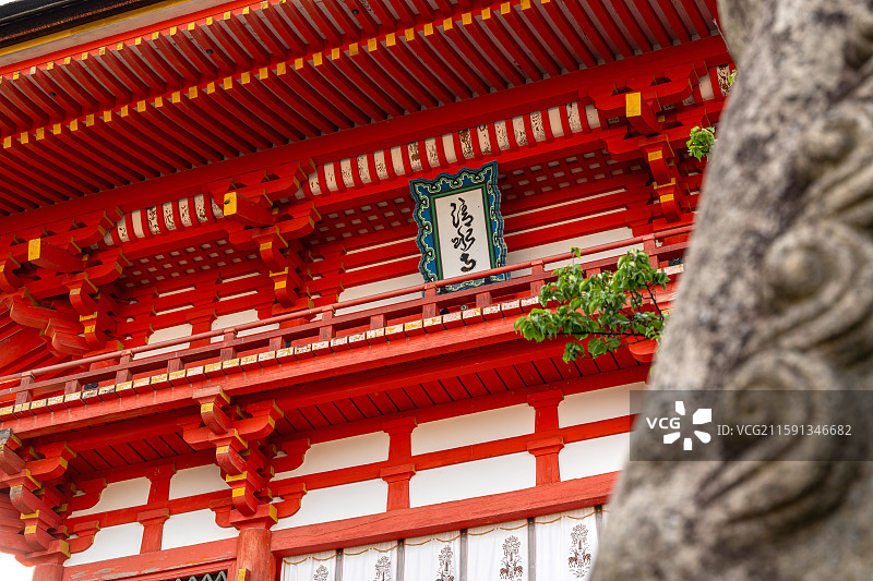 京都清水寺仁王门与三重塔夏季风光图片素材