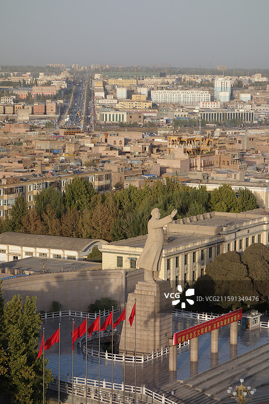 新疆喀什噶尔喀什古城喀什人民广场毛主席像图片素材