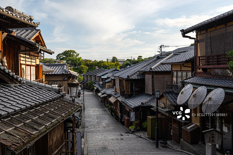 夏季京都三年坂石板坡道街景图片素材