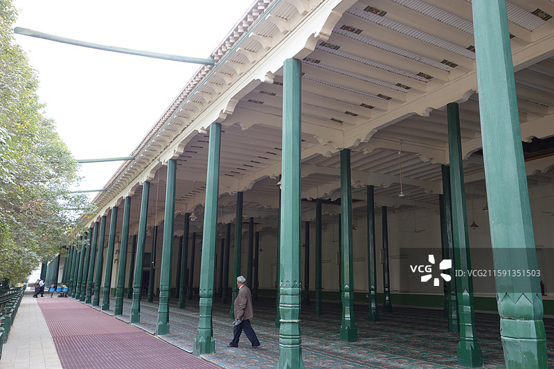 新疆喀什噶尔古城喀什古城喀什老城：艾提尕尔清真寺礼拜日图片素材