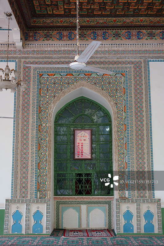 新疆喀什噶尔古城喀什古城喀什老城：艾提尕尔清真寺礼拜日图片素材