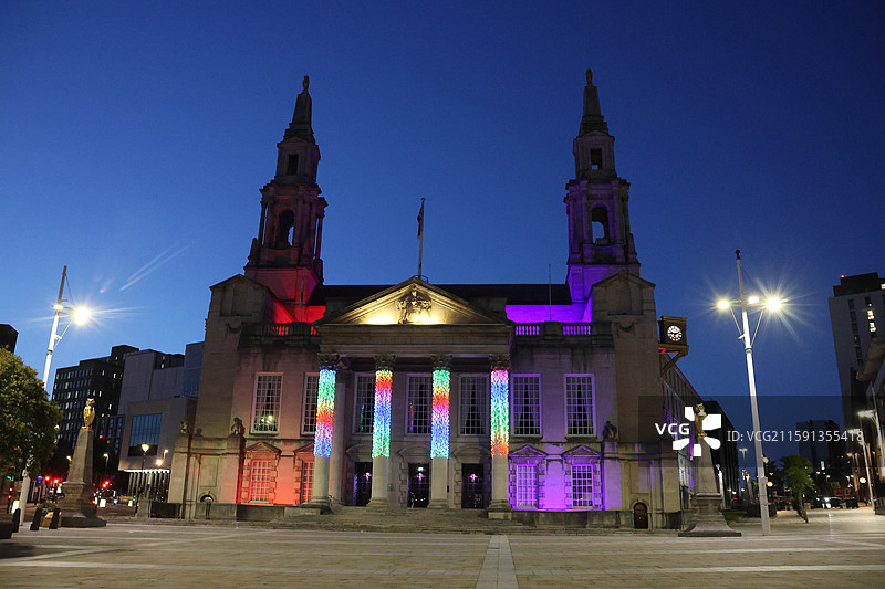 英国利兹LEEDS利兹大学市中心纺织学院张国荣雕像图片素材
