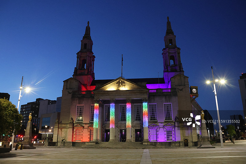 英国利兹LEEDS利兹大学市中心纺织学院张国荣雕像图片素材