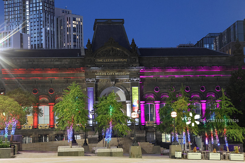 英国利兹LEEDS利兹大学市中心纺织学院张国荣雕像图片素材