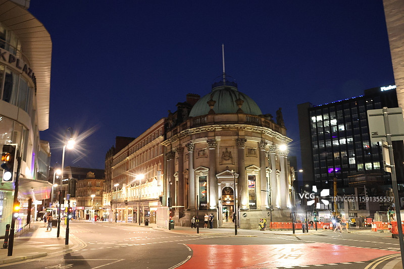 英国利兹LEEDS利兹大学市中心纺织学院张国荣雕像图片素材
