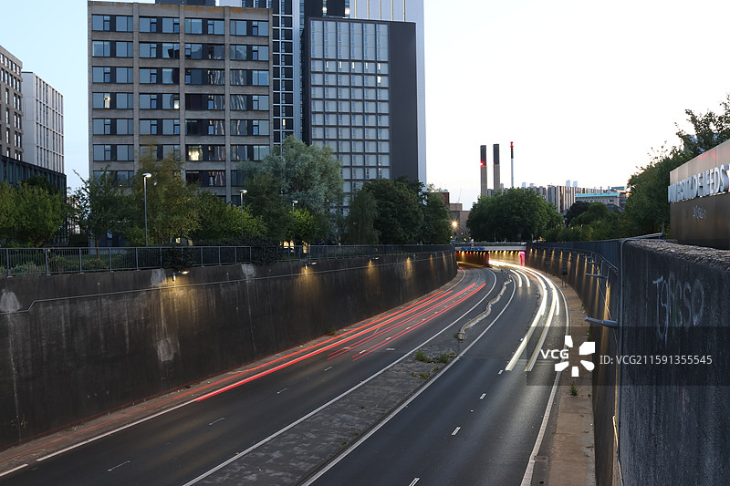 英国利兹LEEDS利兹大学市中心纺织学院张国荣雕像图片素材