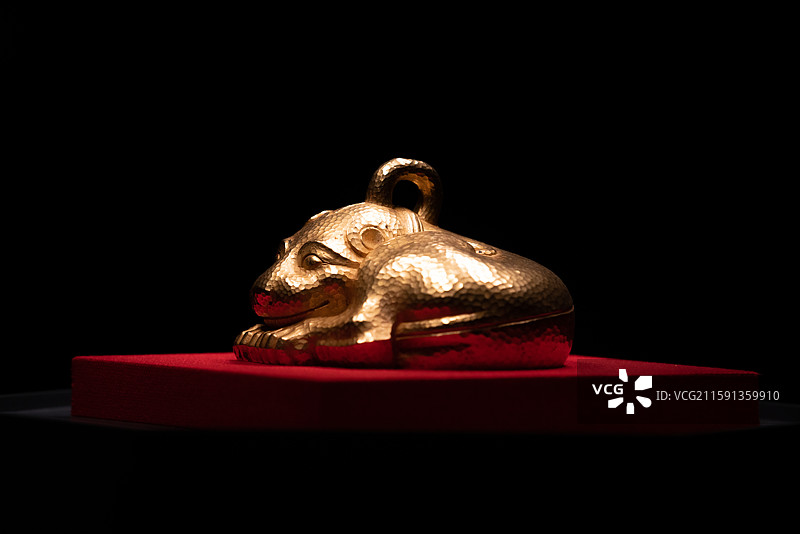 南京博物院镇院之宝西汉金兽，国宝级文物，出土于江苏省盱眙县南窑庄窖藏图片素材